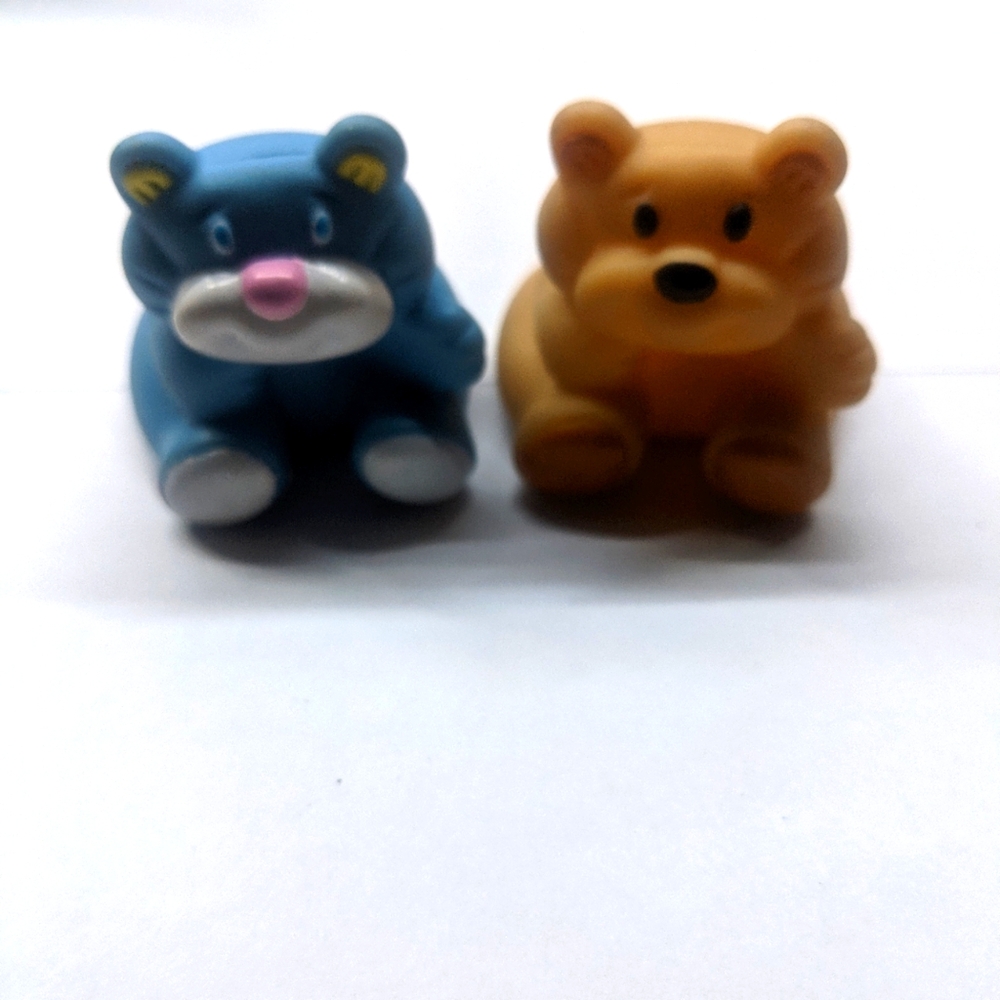 1994 Fisher Price Loving Family Dollhouse Tan and Blue Toy Rumple Bear figures